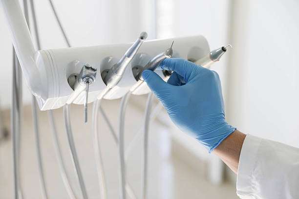 Professional Emergency Dentist technician working in Garden City, NY
